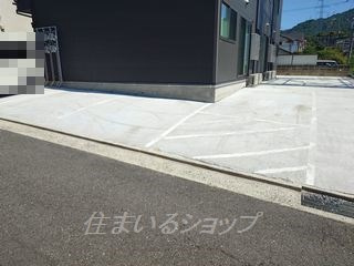 クロッカス落合南の駐車場