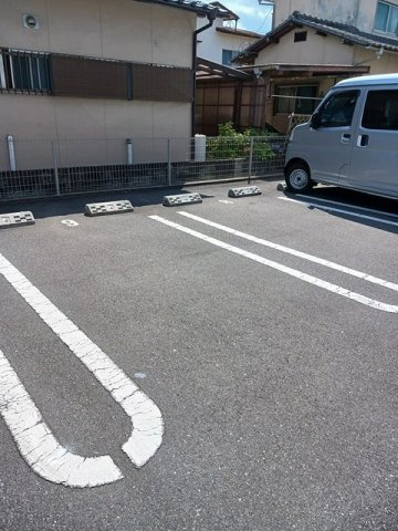 ｒｉｖｅｒ　ｓｉｄｅはるか　Ａの駐車場|駐車場があるので、車を買う予定の方も安心です