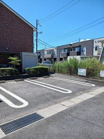 ア・ラ・モード．メゾンの駐車場|駐車場に車を止められます
