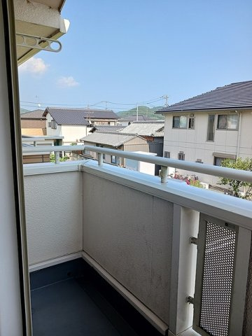 アプローズ瀬戸のバルコニー|暖かな日差しのふりそそぐバルコニー