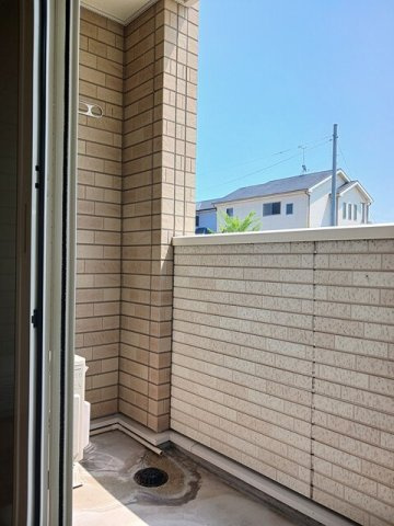 アメジストのバルコニー|外からの目が気にならないバルコニーで洗濯物が干せます