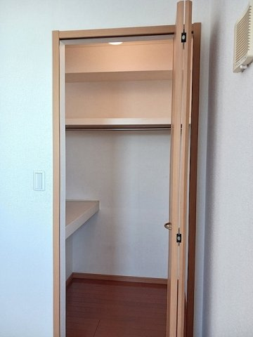 アルモニー中野　Ｂ棟の収納|大きなものも収納できそうです
