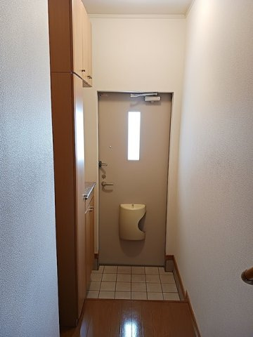 アルモニー中野　Ｂ棟の玄関|収納もある玄関です
