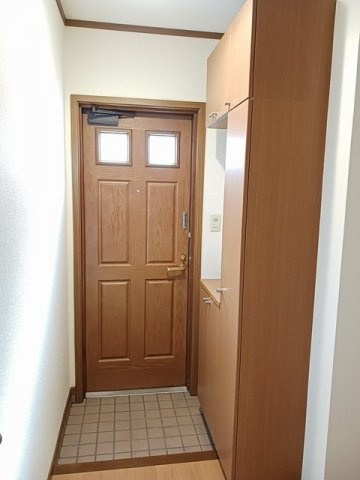 ヴィラ　フォーシーズン　Ａの玄関|きれいな玄関です