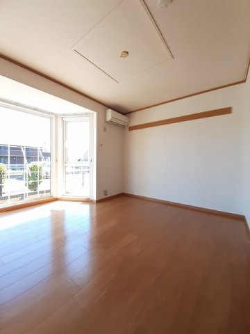 ヴィラ　プリムローズの内装|明るい色調の室内です