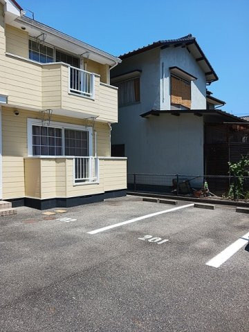 スクエアパレスⅡの駐車場|駐車場完備です