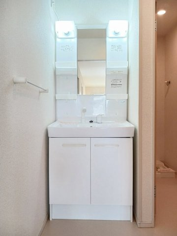 ノーベル　Ｃ棟の洗面所|スペースが確保できる洗面所です