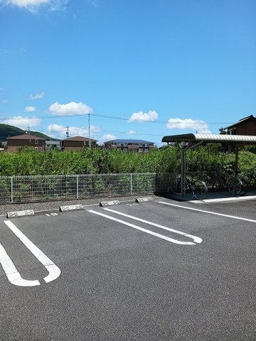 リバーサイド２の駐車場