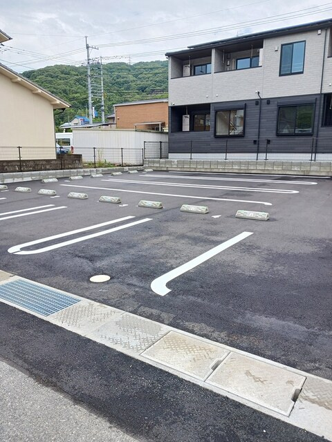 レジデンス寺地の駐車場