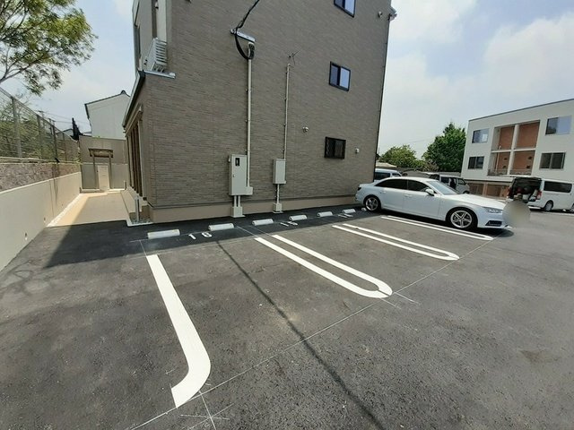 カーサ　スチェッソの駐車場|カースペースがあります