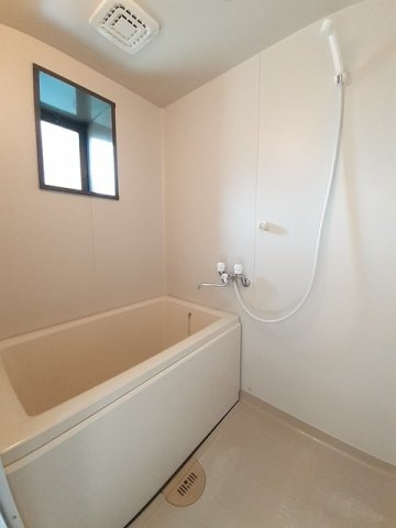 大砂場グリーンパークの浴室|コンパクトで使いやすいお風呂です