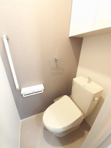 オランジェのトイレ|落ち着いた色調のトイレです