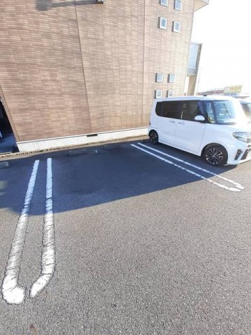 グリーンスプリングス　Ｂの駐車場|駐車場があるので、車を買う予定の方も安心です