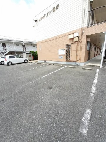 シティハイツ笹野の駐車場|車をお持ちの方に嬉しい駐車場付きの物件です