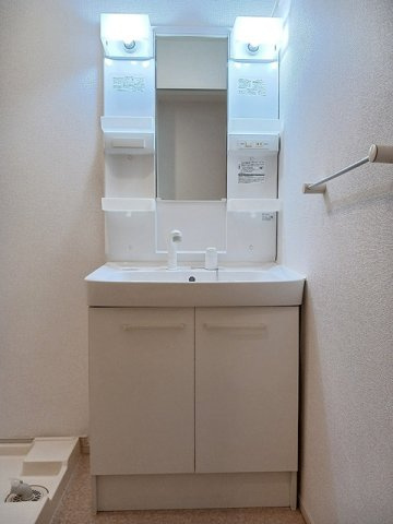 イル・ヴィラージュの洗面所|明るい洗面所です