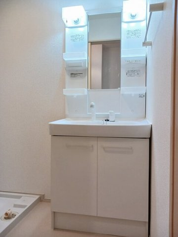 フォレストガーデンＡの洗面所|広い洗面スペース