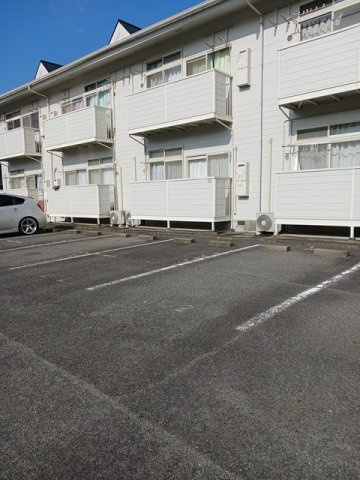 リバーサイド藤和Ａの駐車場|駐車場があるので、車を買う予定の方も安心です