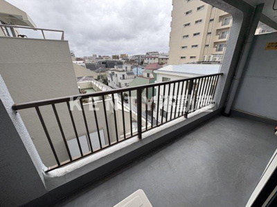 【バルコニー】 | 須賀マンション | バルコニーからの眺めを楽しみながら食事をしませんか