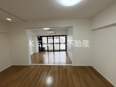 【寝室】 | 須賀マンション | 落ち着いた色調の寝室です