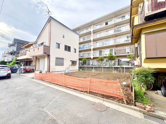 新座市野火止８丁目の新築一戸建の前面道路含む現地写真
