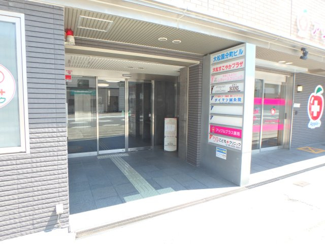 大阪市天王寺区国分町の店舗事務所のエントランス