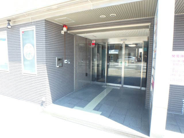大阪市天王寺区国分町の店舗事務所のエントランス