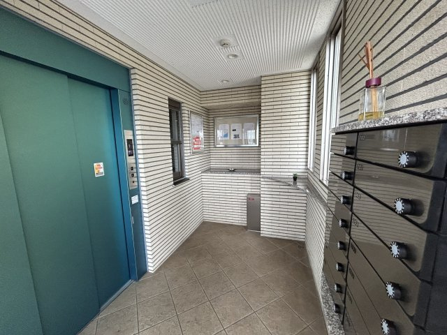 スカイ・シーフロント塩屋のエントランス