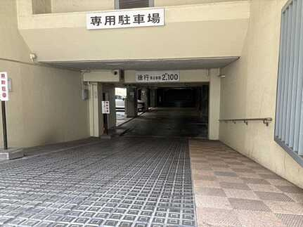 メゾン上幟町の駐車場