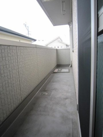 熊本市東区下江津７丁目のアパートのバルコニー