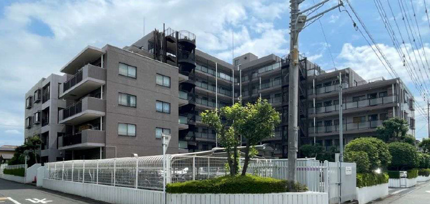 大宮宮原ガーデンハウスの外観|◆浴室乾燥機付きで、家事の負担も減らせて、自分時間を確保！◆管理人日勤勤務＆モニター付きインターフォン＆防犯カメラで安心セキュリティー◆敷地内ゴミ置き場で負担減らせます！区画整理完了地内の閑静な住宅街