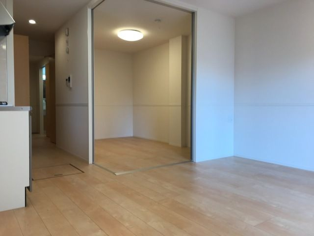 ナーシサス東中島の居間・リビング