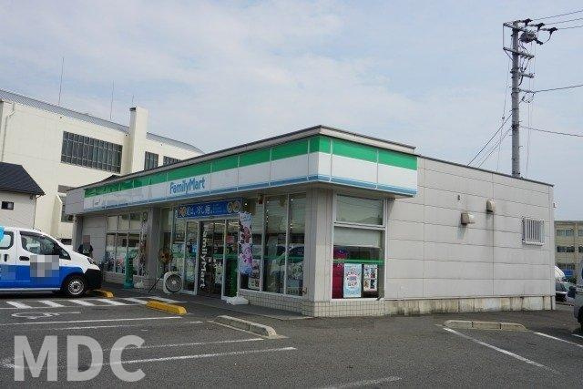 徳島市名東町３丁目のアパートの周辺|ファミリーマートさんまで1800m