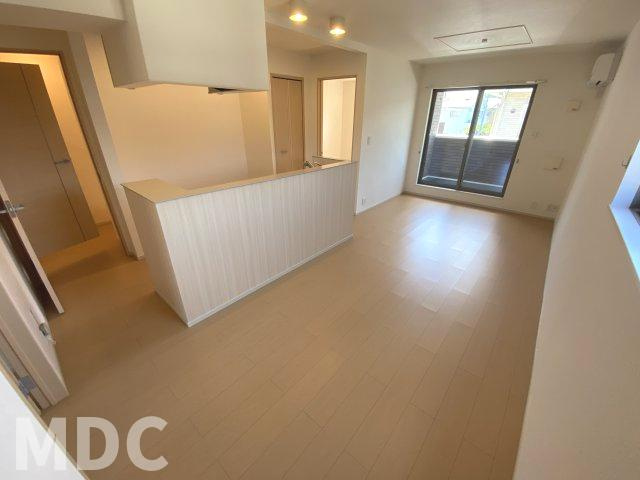 徳島市名東町３丁目のアパートの居間・リビング