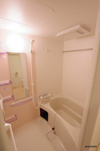 セレニテ本町ルフレ　仲介手数料無料の浴室