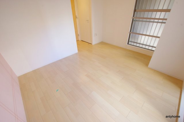 セレニテ本町ルフレ　仲介手数料無料の居間・リビング