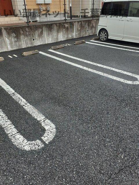 グローリーヒルズＡの駐車場|駐車場完備です