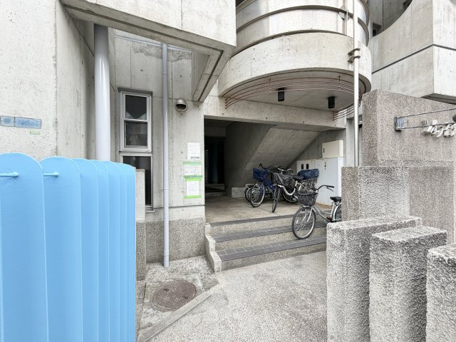ツエルヴ福弥のエントランス