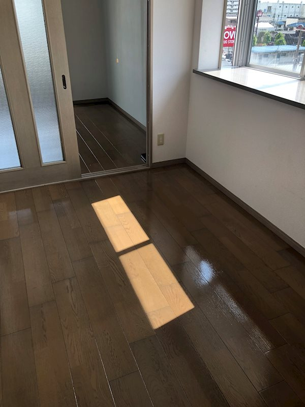 岡山市北区東古松３丁目の賃貸マンションの居間・リビング