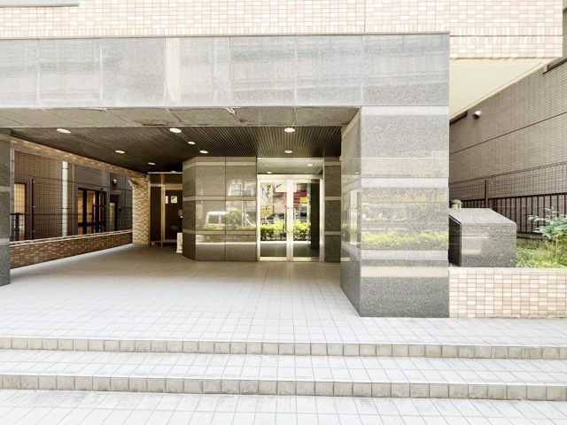 【設備】 | アルファホームズ西巣鴨 | 仕事をしたり、家をあけがちな人にとっては必須となる、宅配BOX。ネット通販や宅配サービスの利用頻度が高い人にとっても、うれしい設備です。～即日のご見学可能～　お問合せはお気軽にどうぞ。