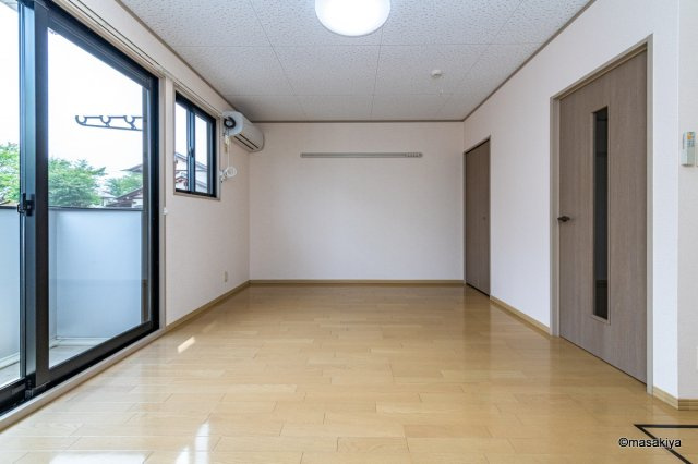 クレアールの洋室