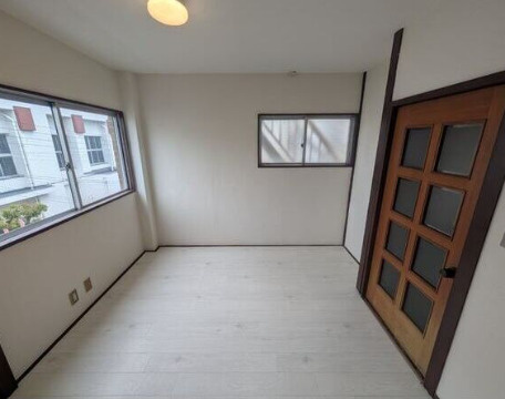 梅香3丁目マンションの居間・リビング|梅香3丁目マンション　洋室
