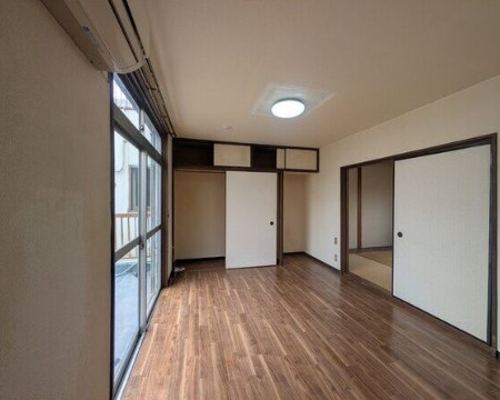 梅香3丁目マンションの居間・リビング|梅香3丁目マンション　洋室