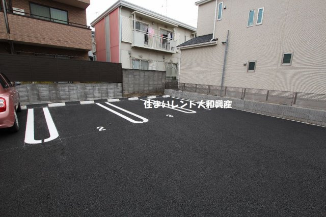 プラシードの駐車場