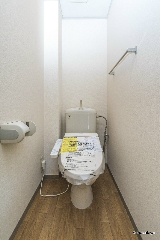 セジュール西方のトイレ|トイレ　ウォシュレット付き。