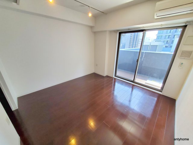 SERENiTE本町エコート　仲介手数料無料の居間・リビング