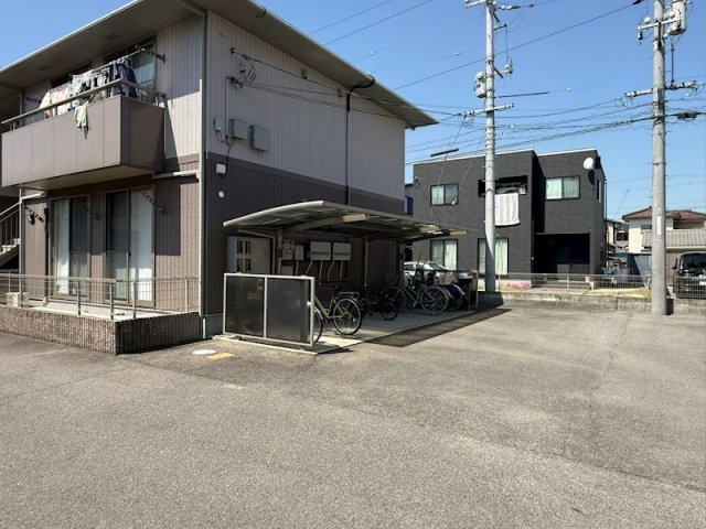 メゾン・タチバナCの駐車場