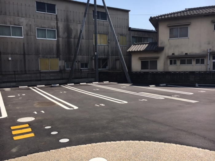 ゴールドウイング　A棟の駐車場