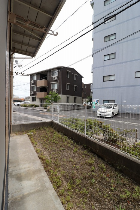 ノーブル清水　C棟の庭