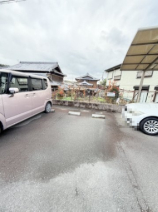 ラーゼンヴィラの駐車場