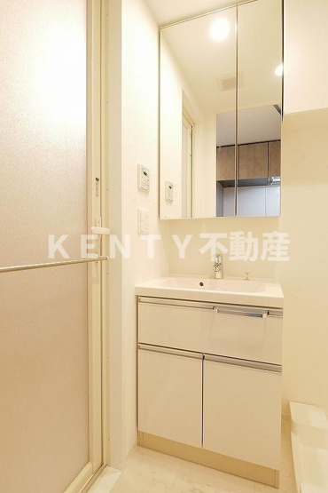 【洗面所】 | ＰＲＥＭＩＵＭ　ＣＵＢＥ大井町＃ｍｏ | 物件の画像9